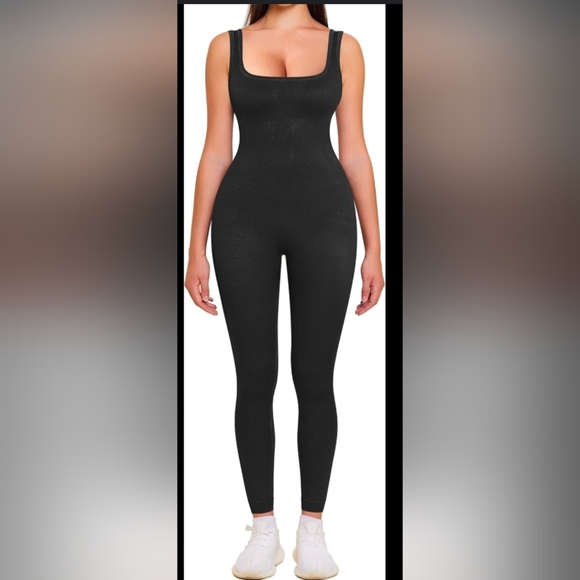 Chic Black Jumpsuit with Streamlined Fit - Picture 1 of 8